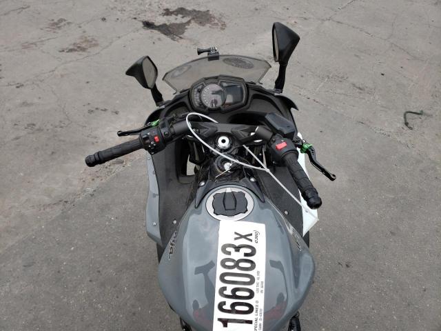 JKAEXEJ14JDA02993 - 2018 KAWASAKI EX650 J 黑色 照片 5