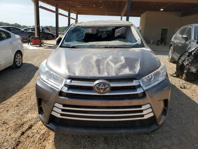 5TDZARFH0JS039093 - 2018 TOYOTA HIGHLANDER LE GRAY photo 5