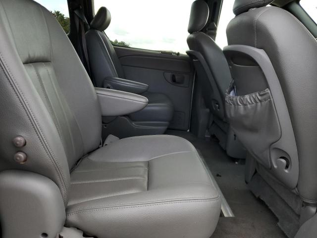 2C4GP54L64R611741 - 2004 CHRYSLER TOWN & COU TOURING 银色 照片 11