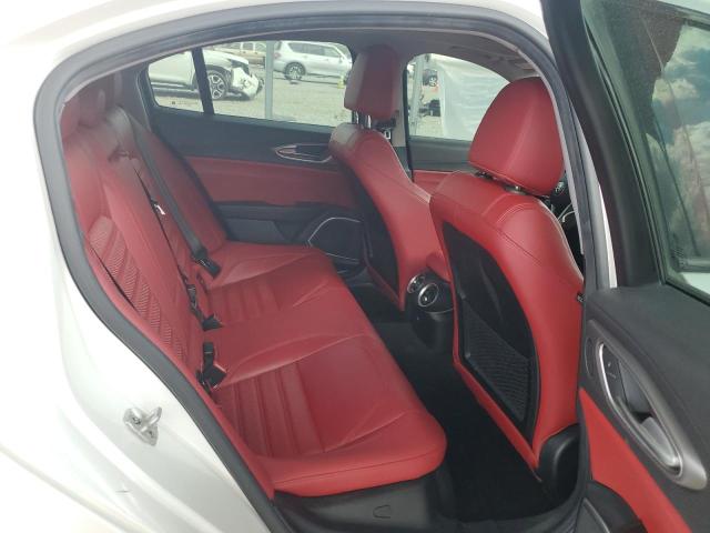 ZARFAEEN1J7597733 - 2018 ALFA ROMEO GIULIA TI Q4 WHITE photo 10