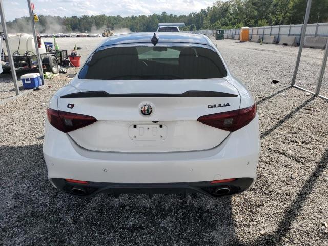 ZARFAEEN1J7597733 - 2018 ALFA ROMEO GIULIA TI Q4 WHITE photo 6
