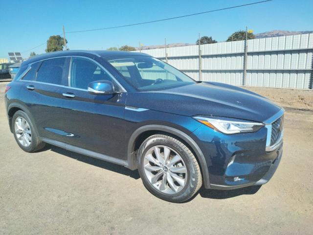 3PCAJ5M32KF137741 - 2019 INFINITI QX50 ESSENTIAL BLUE photo 4