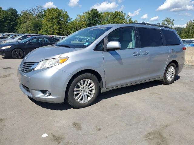 2011 TOYOTA SIENNA XLE, 