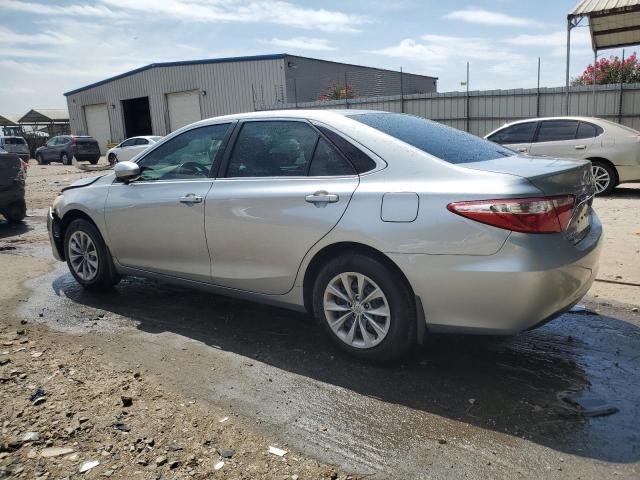 4T1BF1FK1HU624993 - 2017 TOYOTA CAMRY LE 银色 照片 2