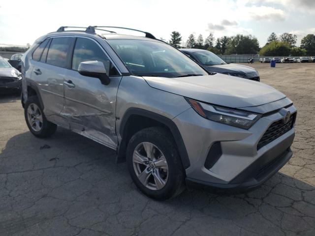 2T3P1RFV0PC334037 - 2023 TOYOTA RAV4 XLE 银色 照片 4