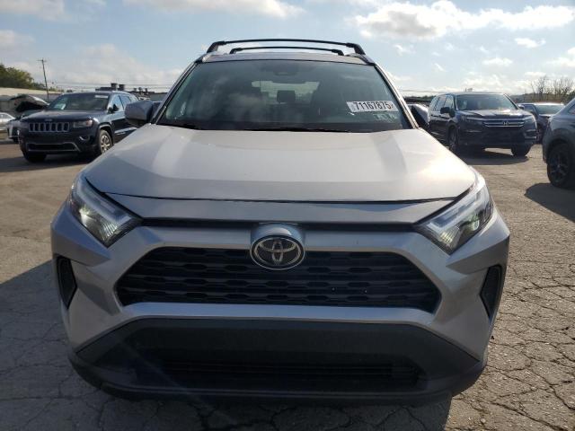 2T3P1RFV0PC334037 - 2023 TOYOTA RAV4 XLE 银色 照片 5