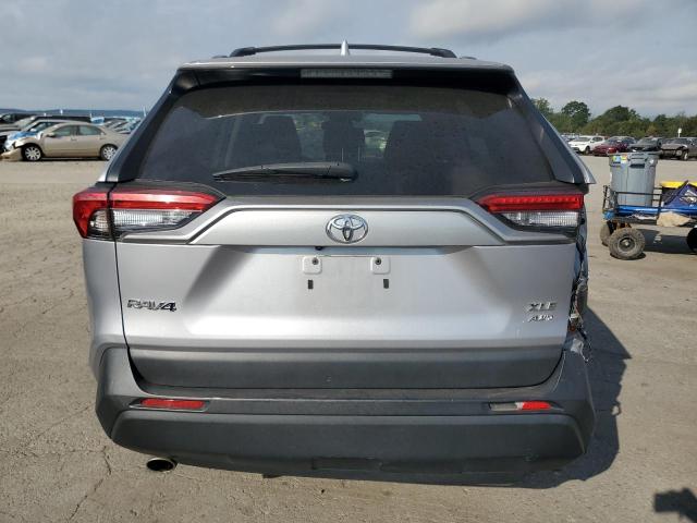 2T3P1RFV0PC334037 - 2023 TOYOTA RAV4 XLE 银色 照片 6