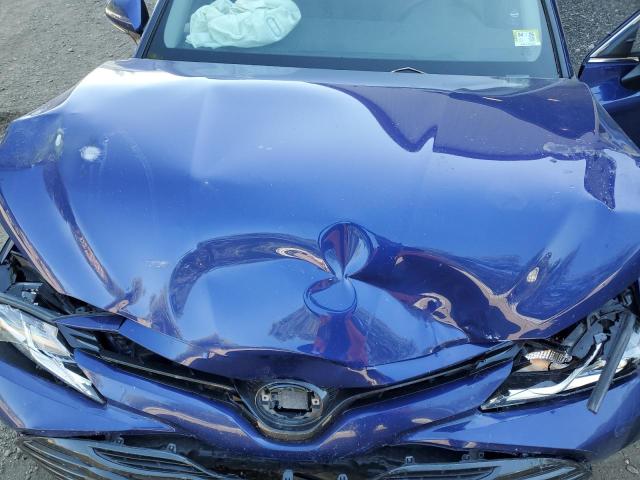 4T1B11HK0JU613615 - 2018 TOYOTA CAMRY L BLUE photo 11