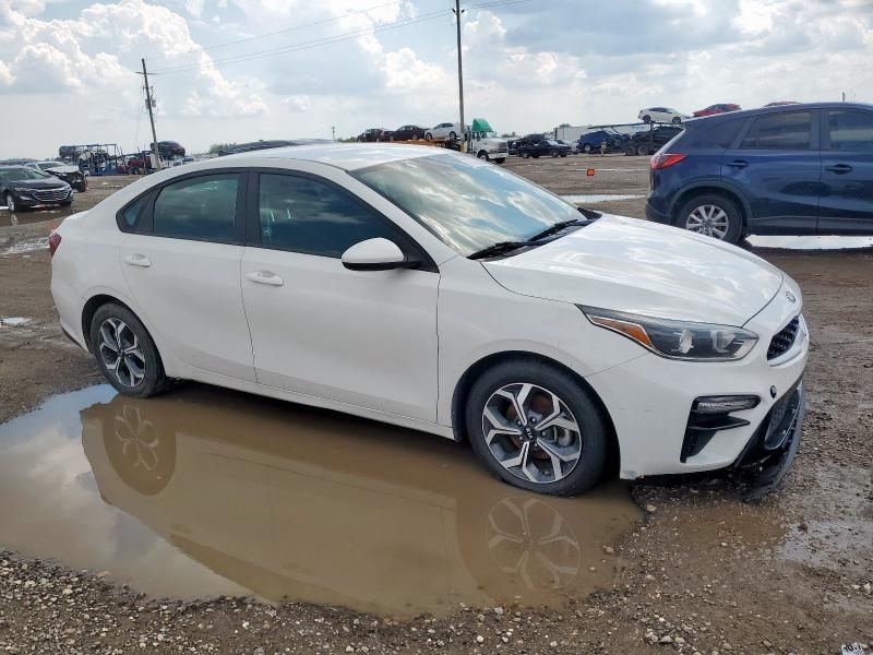 3KPF24AD0ME348567 - 2021 KIA FORTE FE WHITE photo 4