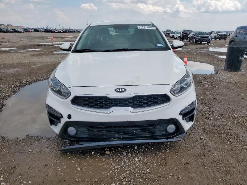 3KPF24AD0ME348567 - 2021 KIA FORTE FE WHITE photo 5