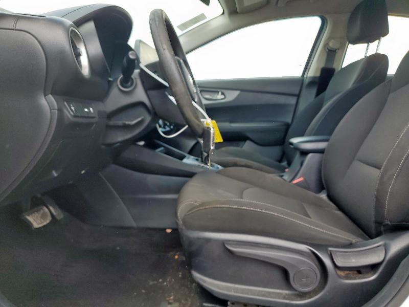 3KPF24AD0ME348567 - 2021 KIA FORTE FE WHITE photo 7