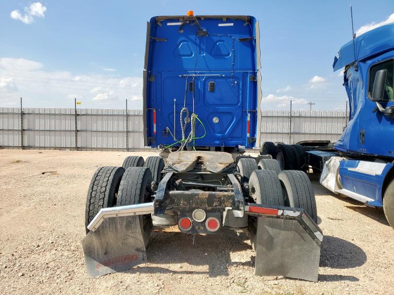 1FUJGLD55GLHG2425 - 2016 FREIGHTLINER CASCADIA 1 BLUE photo 6