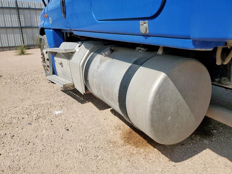 1FUJGLD55GLHG2425 - 2016 FREIGHTLINER CASCADIA 1 BLUE photo 9