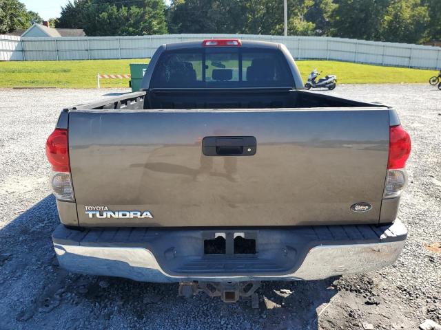 5TFRT541X7X015721 - 2007 TOYOTA TUNDRA DOUBLE CAB SR5 GRAY photo 6