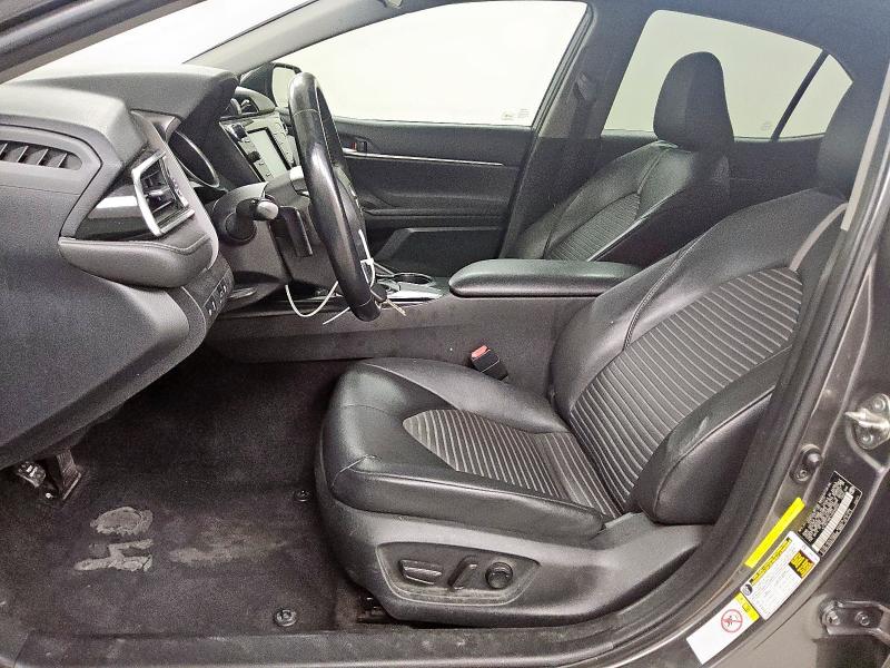 4T1B11HK1JU046055 - 2018 TOYOTA CAMRY L GRAY photo 7