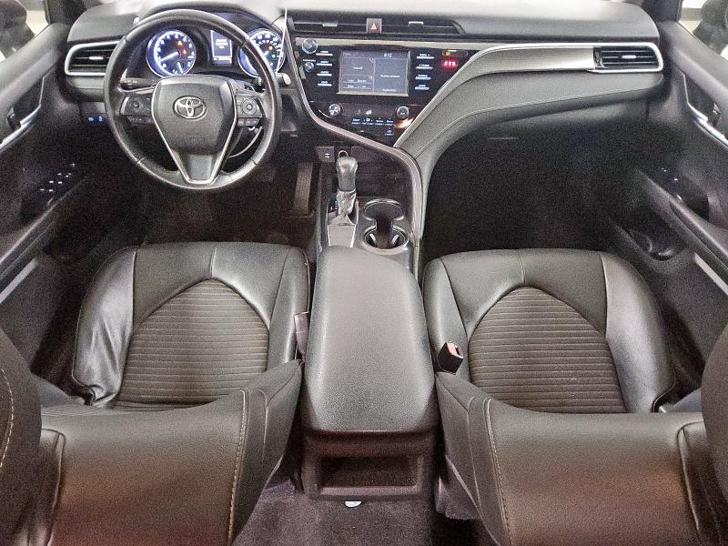 4T1B11HK1JU046055 - 2018 TOYOTA CAMRY L GRAY photo 8