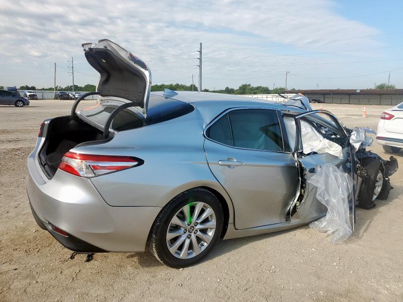 4T1C11AK2LU981490 - 2020 TOYOTA CAMRY LE SILVER photo 3
