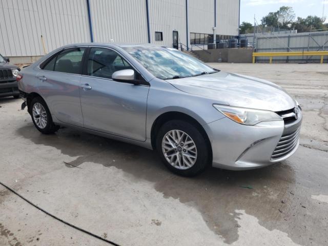 4T1BF1FK8HU691123 - 2017 TOYOTA CAMRY LE SILVER photo 4
