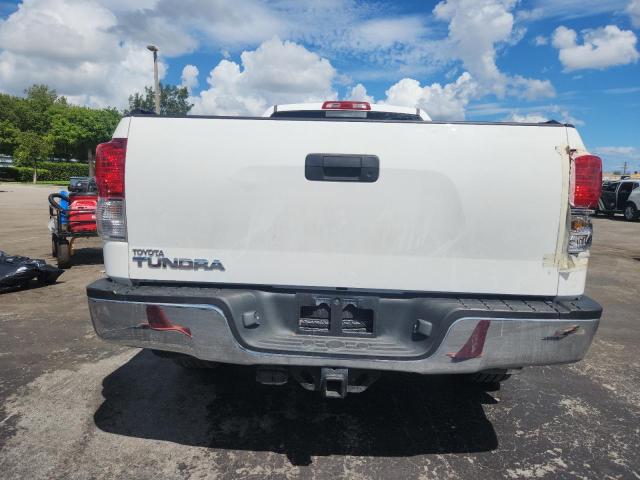 5TFRM5F16BX033734 - 2011 TOYOTA TUNDRA DOUBLE CAB SR5 WHITE photo 6