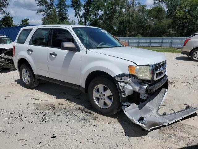 1FMCU02729KA38273 - 2009 FORD ESCAPE XLS WHITE photo 4