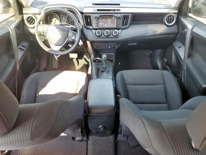 JTMZFREV8JJ740924 - 2018 TOYOTA RAV4 LE GRAY photo 8