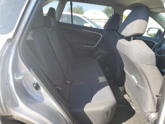 JTMF1RFV3KD046819 - 2019 TOYOTA RAV4 LE 银色 照片 11