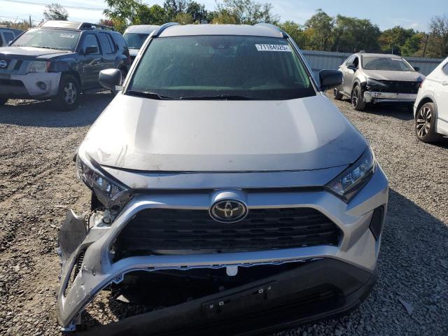 JTMF1RFV3KD046819 - 2019 TOYOTA RAV4 LE 银色 照片 5