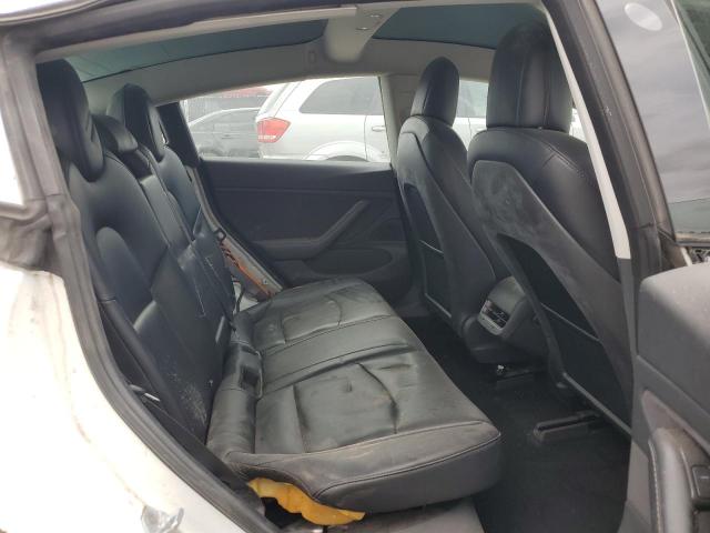 5YJ3E1EA8JF004354 - 2018 TESLA MODEL 3 WHITE photo 10