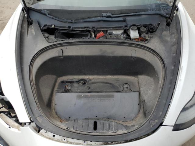 5YJ3E1EA8JF004354 - 2018 TESLA MODEL 3 WHITE photo 11