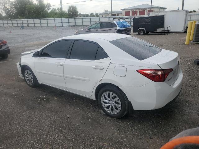 5YFBURHE5JP851249 - 2018 TOYOTA COROLLA L WHITE photo 2