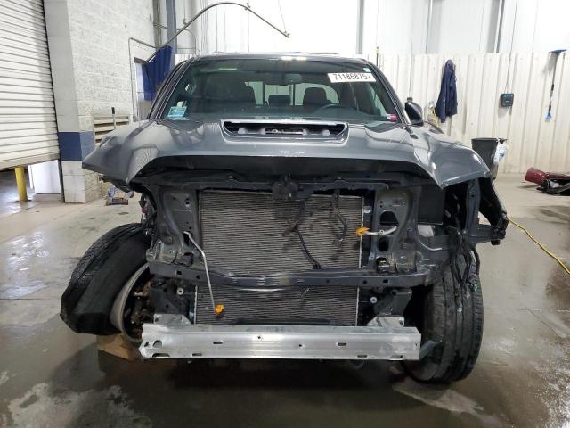 3TMCZ5AN6PM558016 - 2023 TOYOTA TACOMA DOUBLE CAB Grau Foto 5