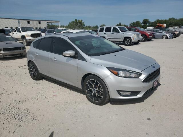 1FADP3M22JL230011 - 2018 FORD FOCUS SEL 银色 照片 4