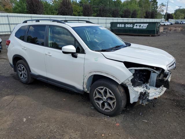 JF2SKAFC3MH403604 - 2021 SUBARU FORESTER PREMIUM Weiß Foto 4