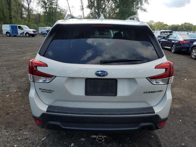 JF2SKAFC3MH403604 - 2021 SUBARU FORESTER PREMIUM Weiß Foto 6