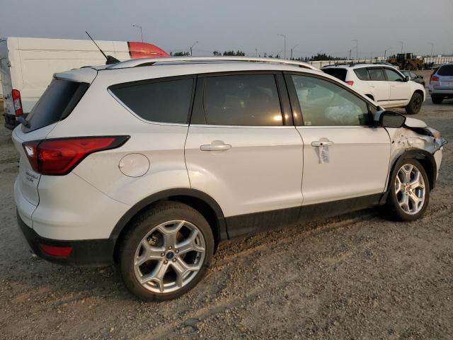 1FMCU9J95KUC16081 - 2019 FORD ESCAPE TITANIUM أبيض صورة 3
