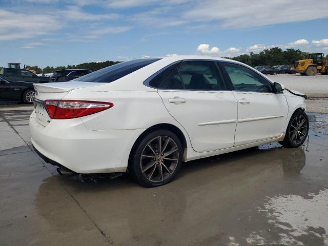 4T1BF1FK4FU474021 - 2015 TOYOTA CAMRY LE WHITE photo 3