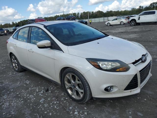 1FAHP3J26CL400394 - 2012 FORD FOCUS TITANIUM WHITE photo 4