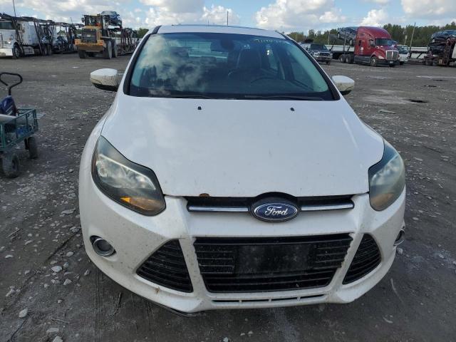 1FAHP3J26CL400394 - 2012 FORD FOCUS TITANIUM WHITE photo 5