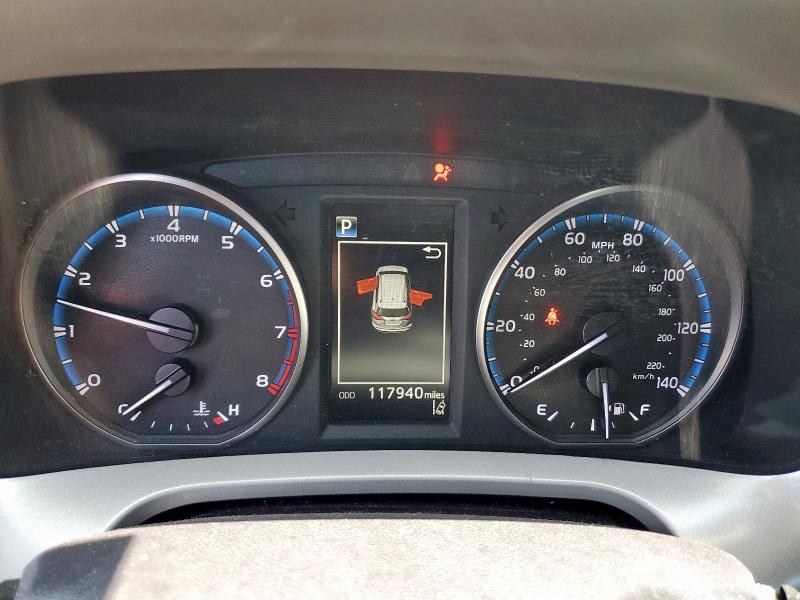 2T3ZFREV0JW464840 - 2018 TOYOTA RAV4 LE Weiß Foto 9