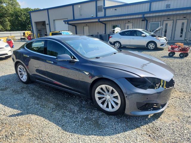 5YJSA1E25GF156861 - 2016 TESLA MODEL S Темно-сірий фото 4