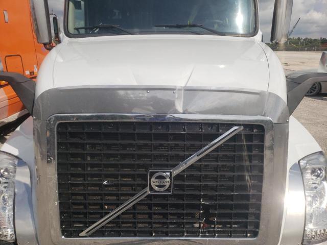 4V4NC9TK08N485841 - 2008 VOLVO VN VNL WHITE photo 7