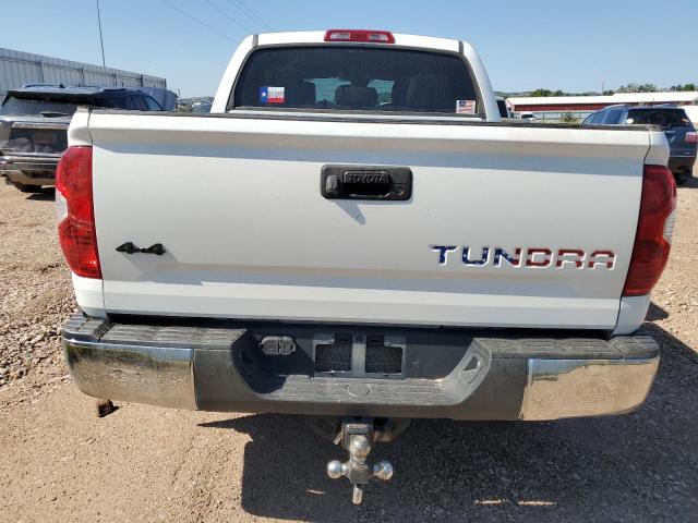 5TFDW5F12JX757987 - 2018 TOYOTA TUNDRA CREWMAX SR5 WHITE photo 6