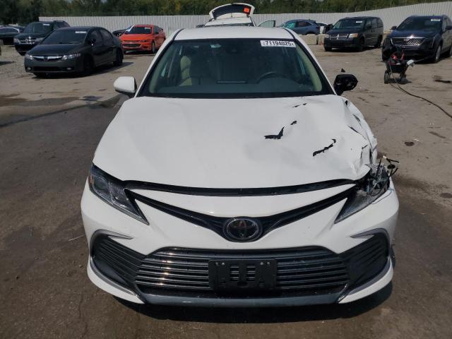 4T1C11AK5PU754803 - 2023 TOYOTA CAMRY LE WHITE photo 5