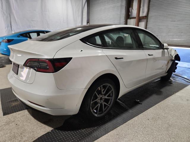 5YJ3E1EA9PF490195 - 2023 TESLA MODEL 3 Beyaz fotoğraf 3