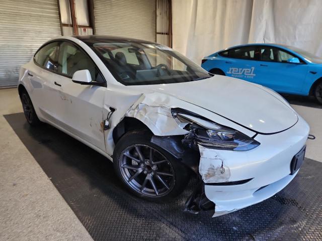 5YJ3E1EA9PF490195 - 2023 TESLA MODEL 3 Beyaz fotoğraf 4