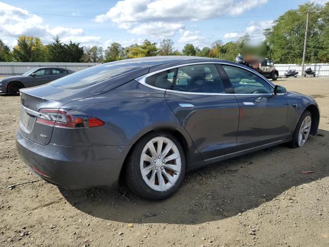 5YJSA1E25HF215831 - 2017 TESLA MODEL S رمادي صورة 3