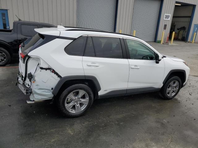 4T3RWRFV2RU158832 - 2024 TOYOTA RAV4 XLE WHITE photo 3