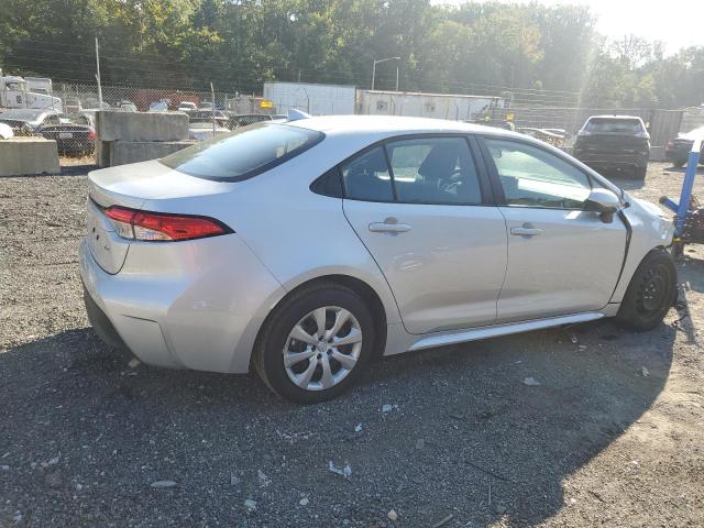 5YFB4MDE0SP265228 - 2025 TOYOTA COROLLA LE SILVER photo 3