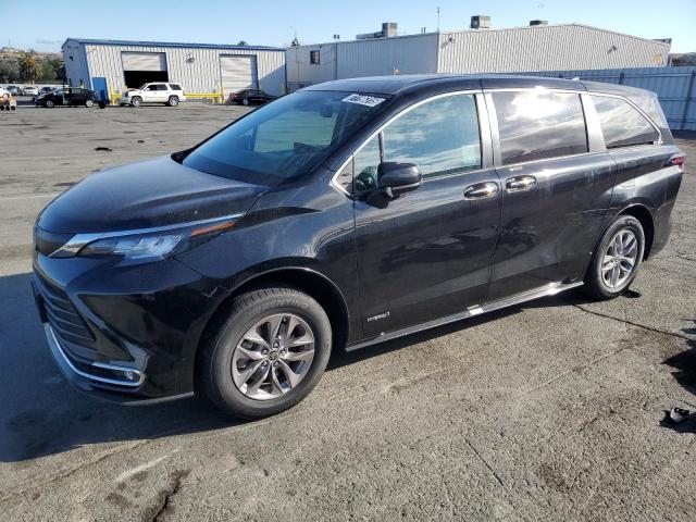 2021 TOYOTA SIENNA XLE, 