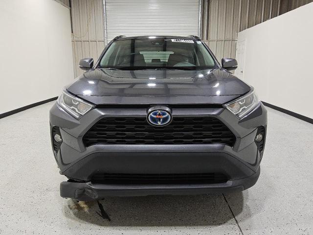 4T3RWRFV4MU030827 - 2021 TOYOTA RAV4 XLE GRAY photo 5